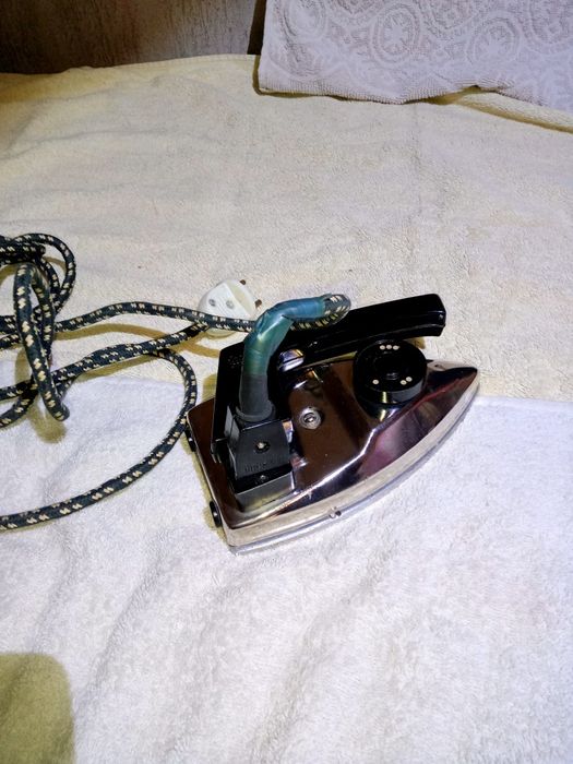 Продам дорожный утюг