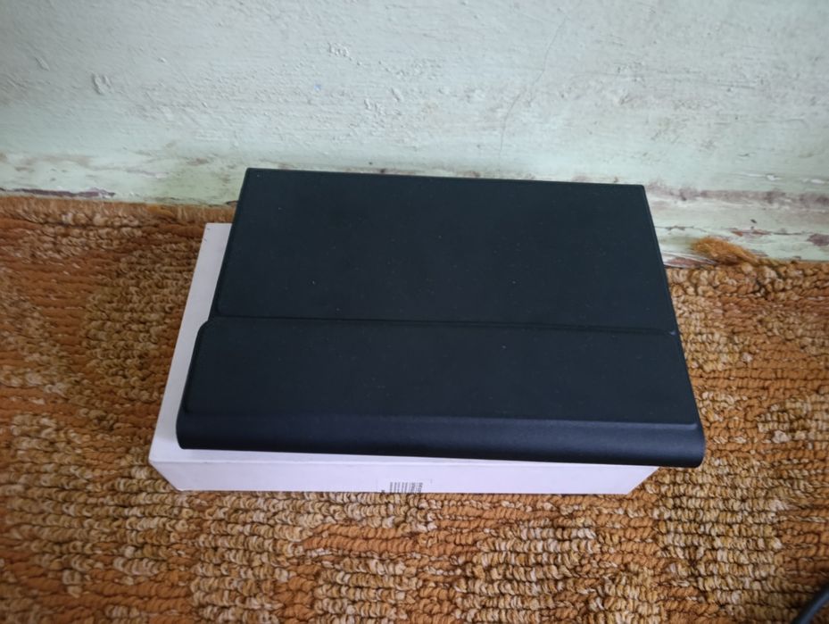 Samsug tab A7 lite  tiniq qirilgan chirilgan joyi yoq