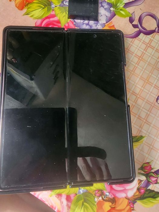 Samsung Galaxy Z Fold2 5G Roz – DEFECT – Original – pentru reparație sau piese