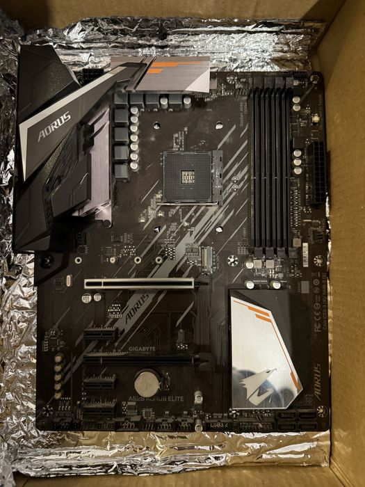 Placa de baza Gigabyte Aorus  Elite A520