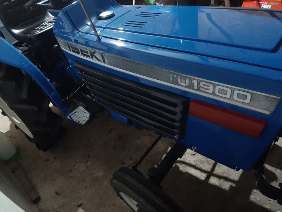 Vând tractor Japonez  Iseki TU1900 19 cai carte RAR și  accesorii