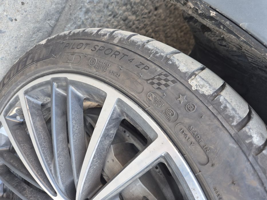 3 bucăți anvelope vară 245/40/R19 si 275/35/R19 Michelin Pilot Sport4 RunFlat