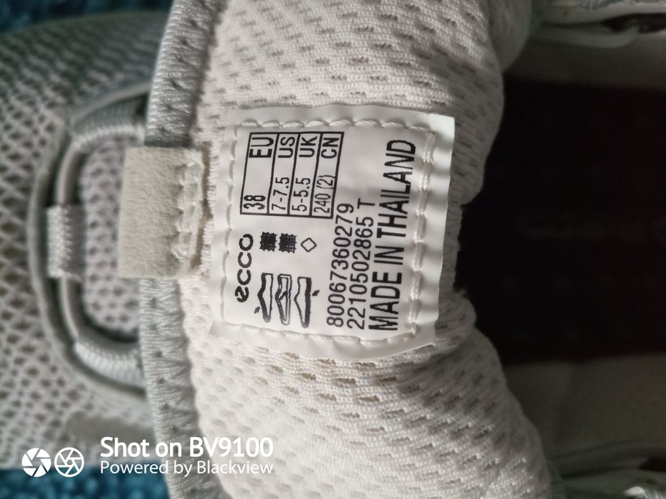 Продам кроссовки