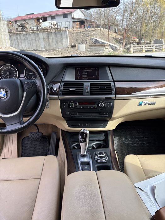 Vand BMW X5 motor 3.0 180KW an 2012 in conditii foarte bune!!