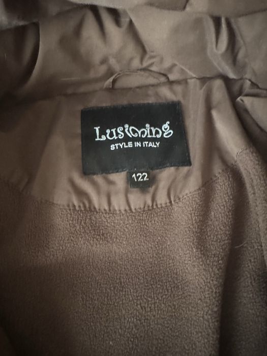 Продам куртку на девочку.