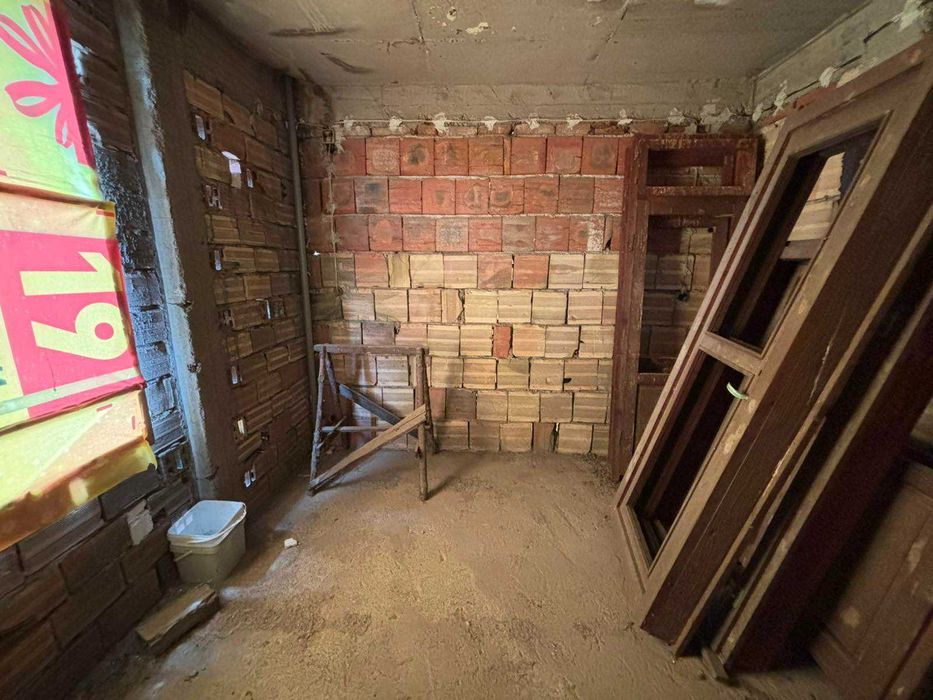 Тристаен апартамент (етаж от къща) с гараж  в кв. Загорка