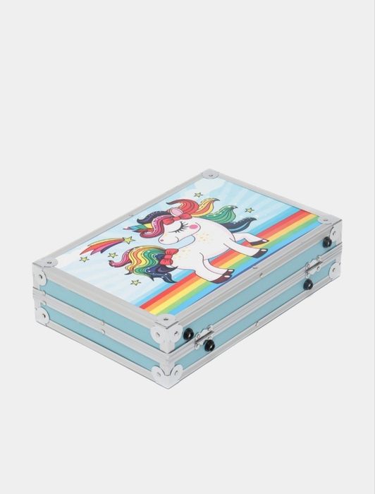 Rasm chizish uchun to'plam. To'plamda 145 dona mahsulot mavjud.