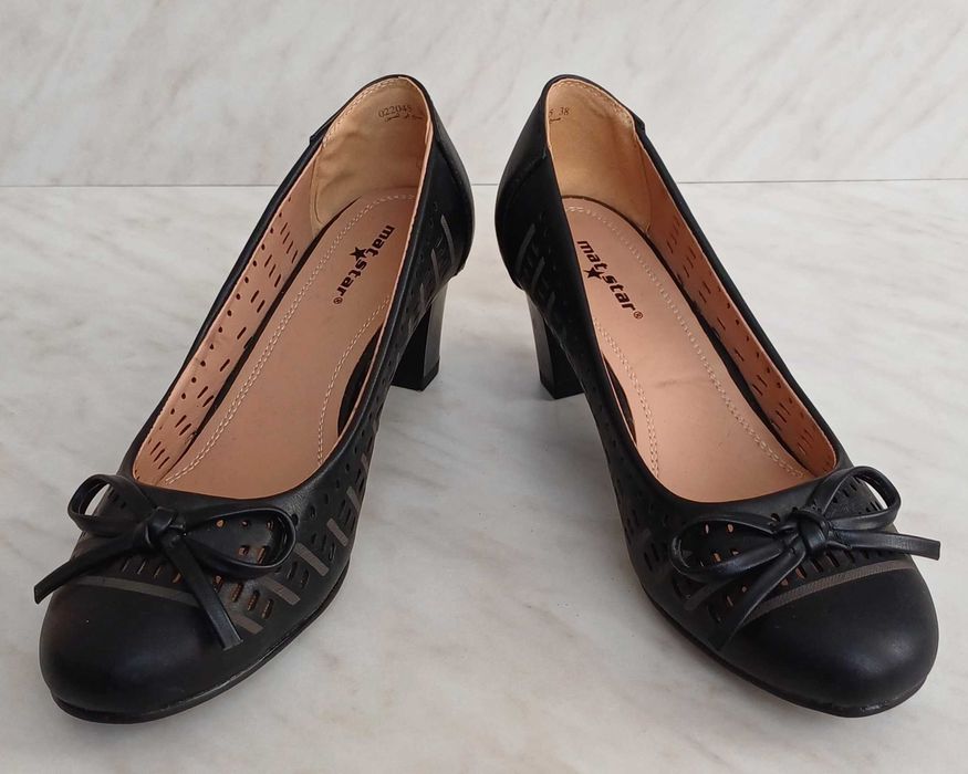 Нова цена. Дамски обувки с нисък ток № 37 - 38