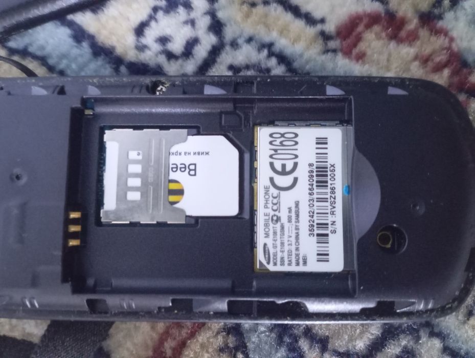 Продам кнопочный сотовый телефон