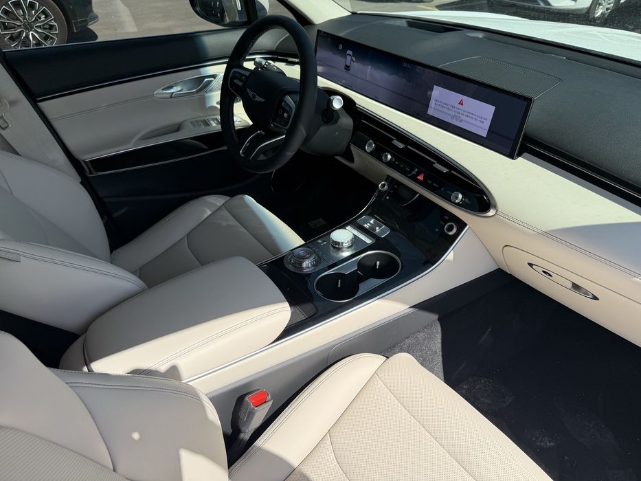 Genesis GV70 2026 / 2.5л AWD  NEW