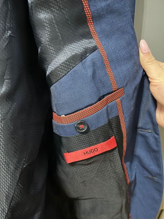 Продавам мъжки блейзър на HUGO BOSS