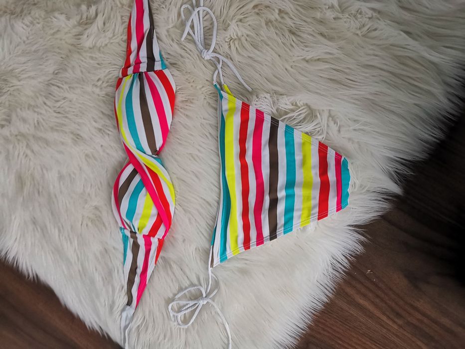 Vând costum de baie