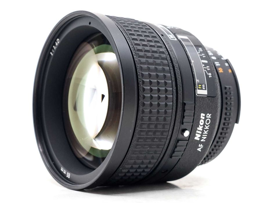 obiectiv nikon 85 1.4 , ca nou ,filtru Uv cadou