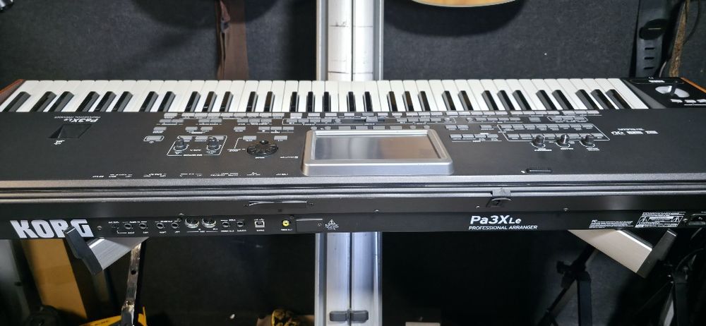 Korg PA 3Le 67 clape cu stativ pt doua clape