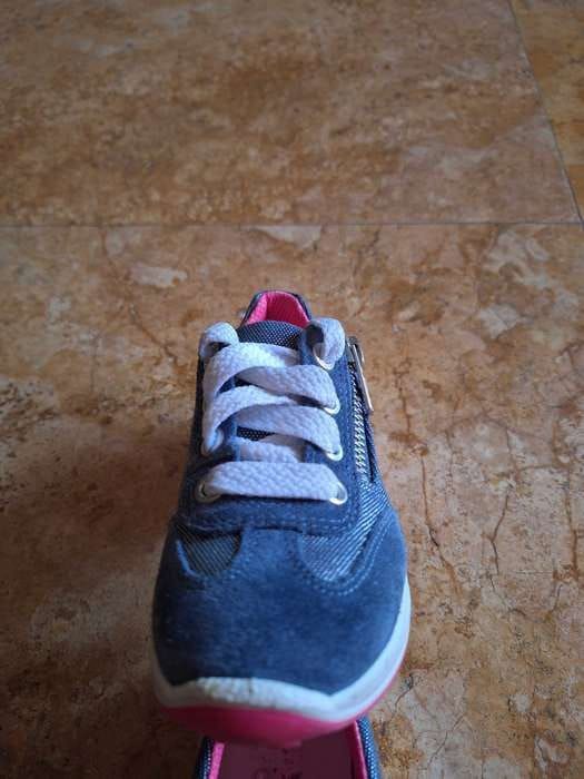 Vând adidași piele 26 copii