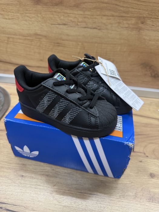 Обувки Adidas 25