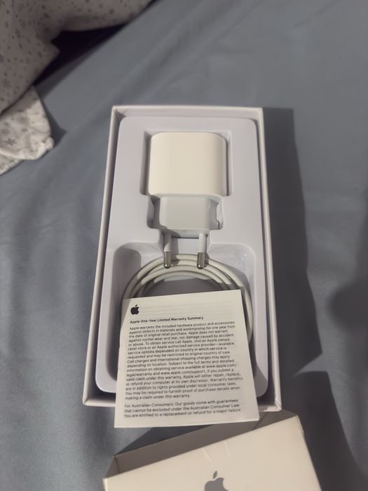 Новое зарядное устройство apple IPhone.