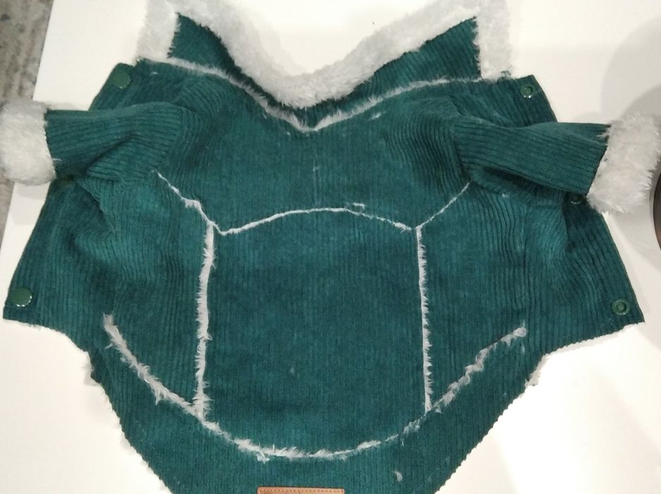 Продам  курточку для собаки размер S