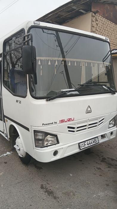 Isuzu 2014 yil avtobus