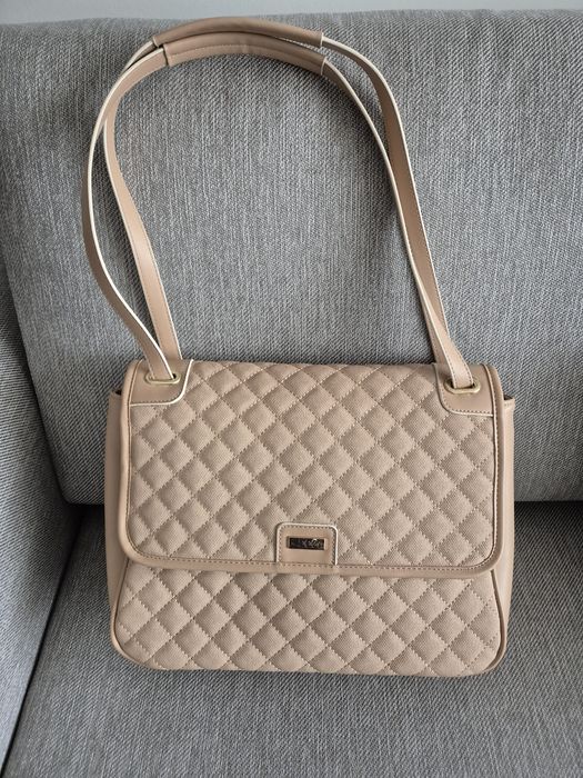 Нова чанта - бежов цвят