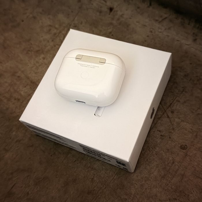 Продам Airpods 3
