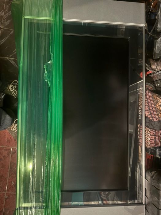 телевизор Sony и система на Sony - home theater.