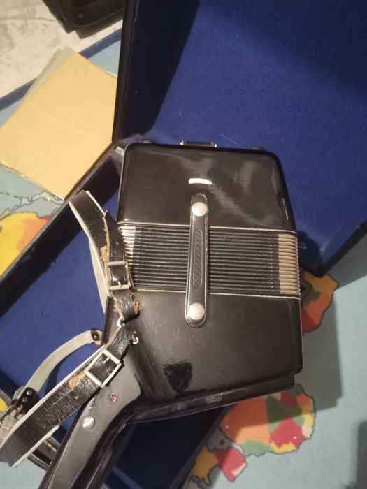 Акордеон Weltmeister Stella 60 баса - Отлично състояние