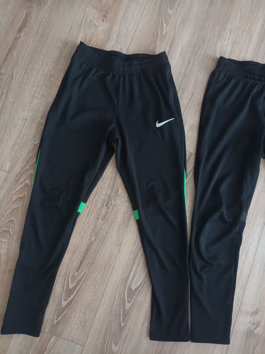 Долнище Nike размер L детски за момче