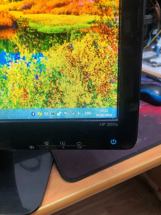 Монитор HP 2011x