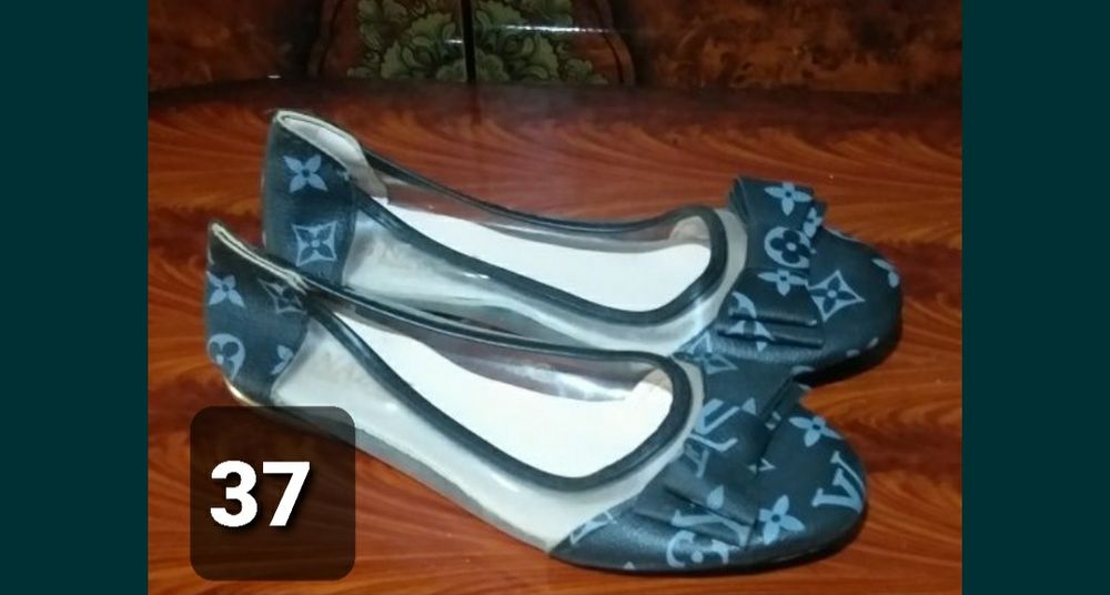 Балетки39  , 50 тыс привезенные б/у еще другая обувь  мало пользовалис