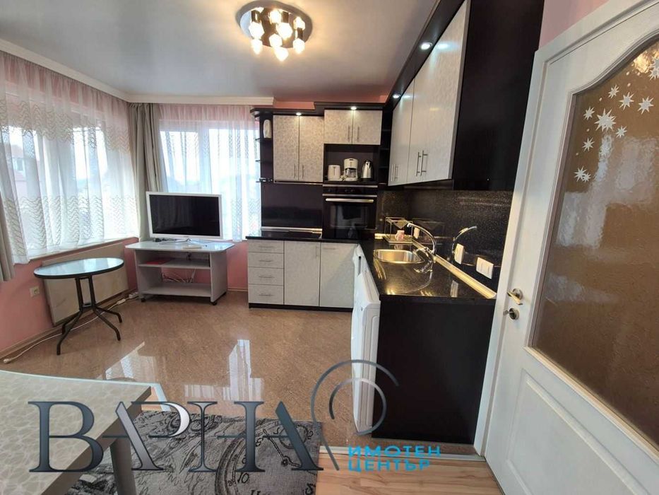 Дава се под наем Двустаен апартамент в Варна, Център - 60 кв.м за 398.82 € - Снимка #2