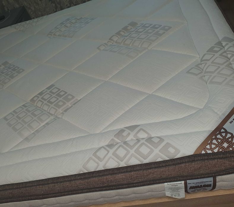 Кровать 2х спальная с матрасом