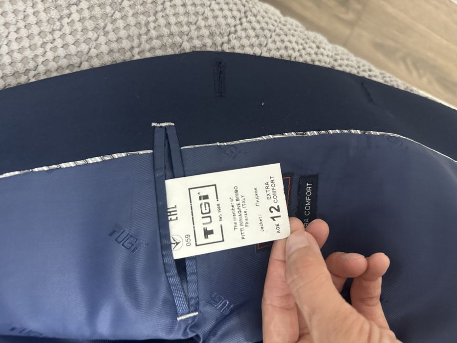 Продам школьный костюм