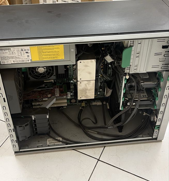 Продам сервер HP xw8400