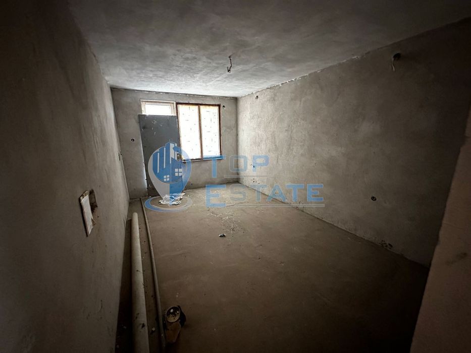 Двуетажна тухлена къща с хубава локация в село Борово, област Русе