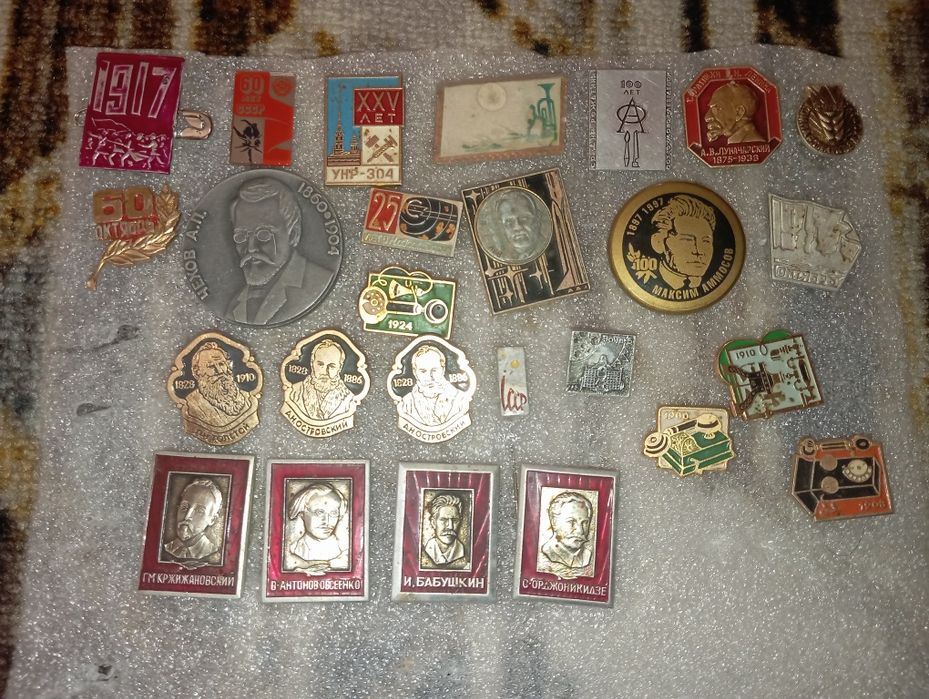 Продам значки СССР