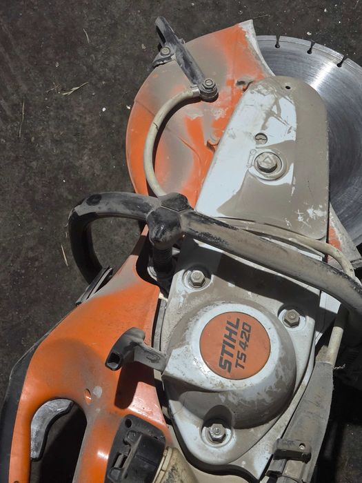 Vând drujba de tăiat beton marca Stihl ts420 funcționează perfect