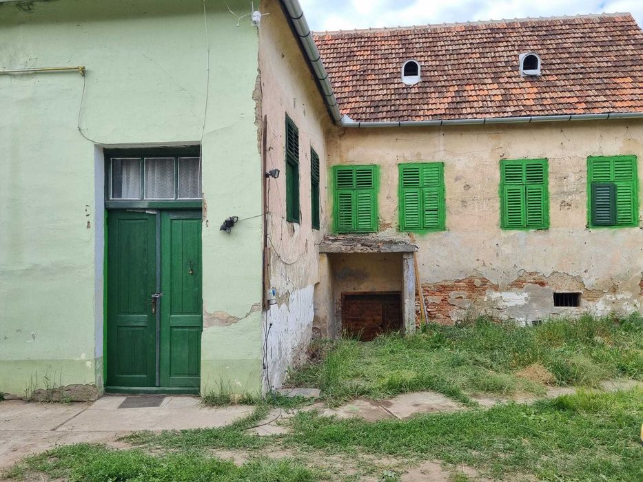 Casa saseasca de vanzare, gradina mare cu panorama- Pelisor