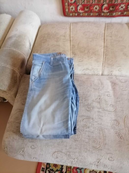 Продам джинсы мужские