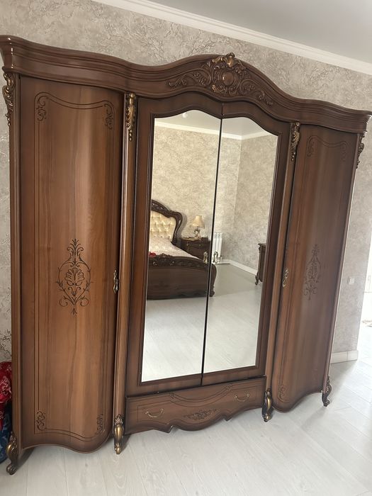 Продам спальный гарнитур