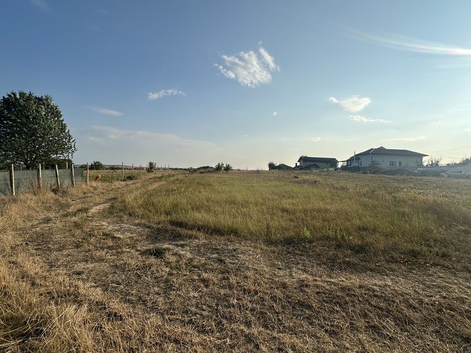 Vand 3000 mp teren in intravilan Curtesti strada Aleea Scurta