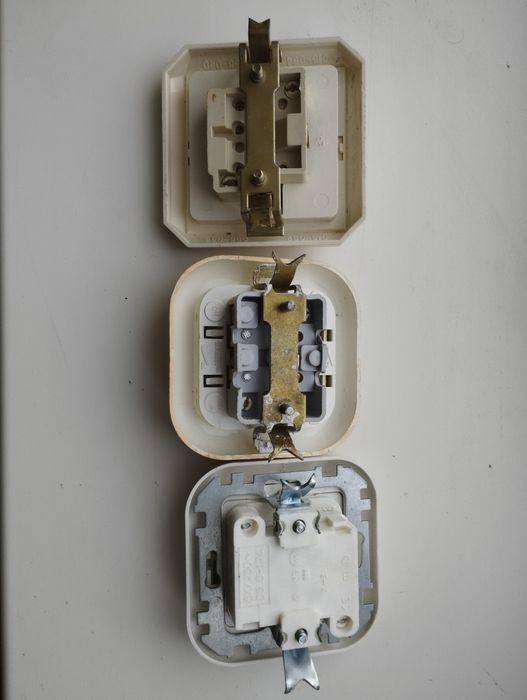 Выключатели три штуки