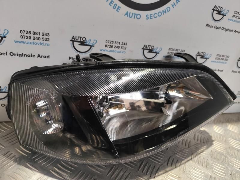 Far dreapta fundal negru N JOY Opel Astra G