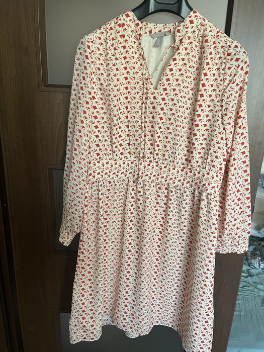 Рокля с мотиви H&M с дълъг ръкав