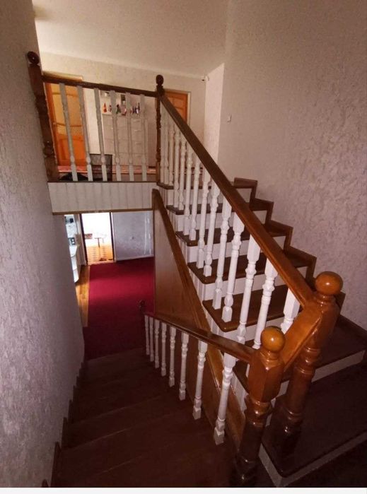 7 хонали, 6 сотикдан иборат булган ховли сотилади.