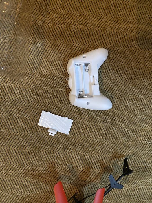 лоетающая игрушка  самолет