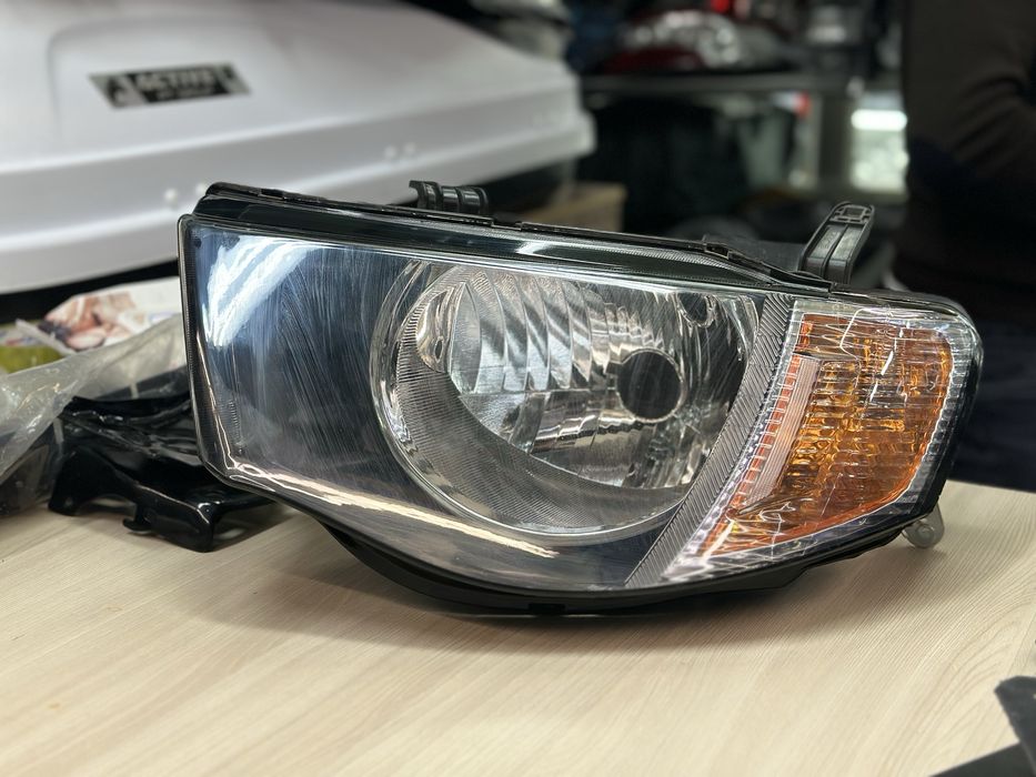 Фара на Mitsubishi (Митсубиши) L200