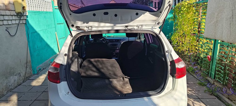 Продам Kia Rio хэтчбек 2014г