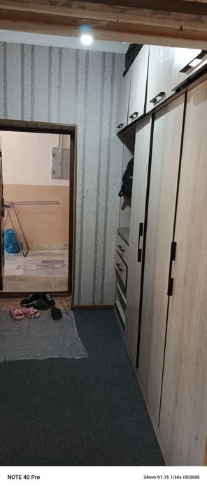 Navoiy shahar 23 maktab oldi Tinchlik plaza orqasi kv sotiladi