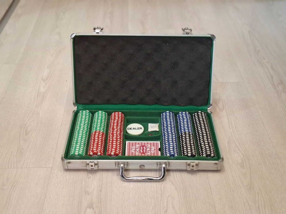 Покер комплект 300 чипа